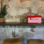 Nómada instala un buzón rojo para cartas de amor anónimas