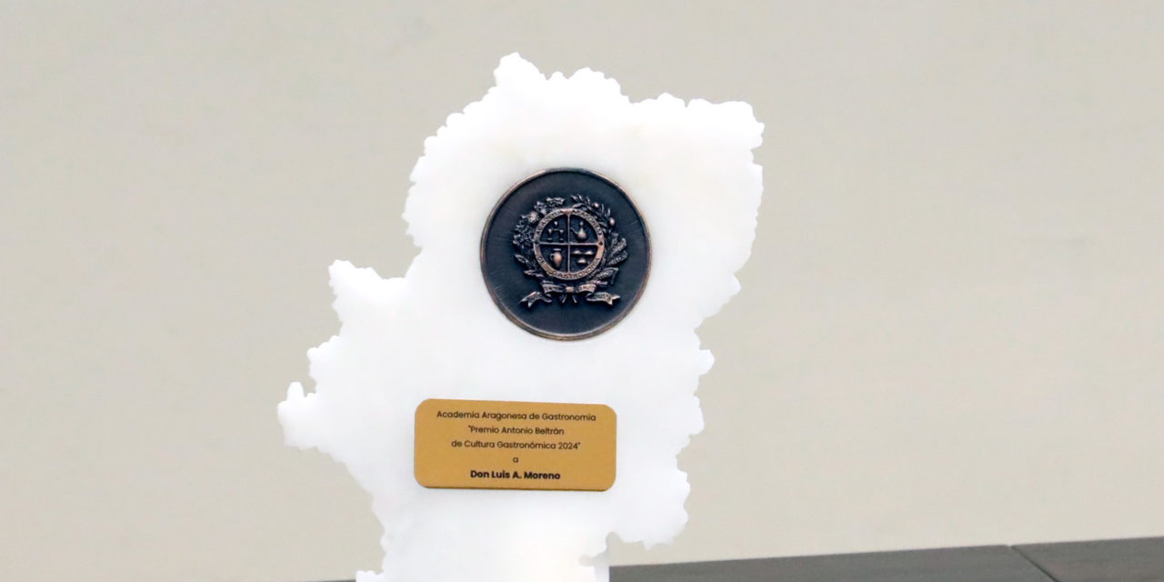 La Academia Aragonesa de Gastronomía premia la trayectoria del periodista José Miguel Martínez Urtasun