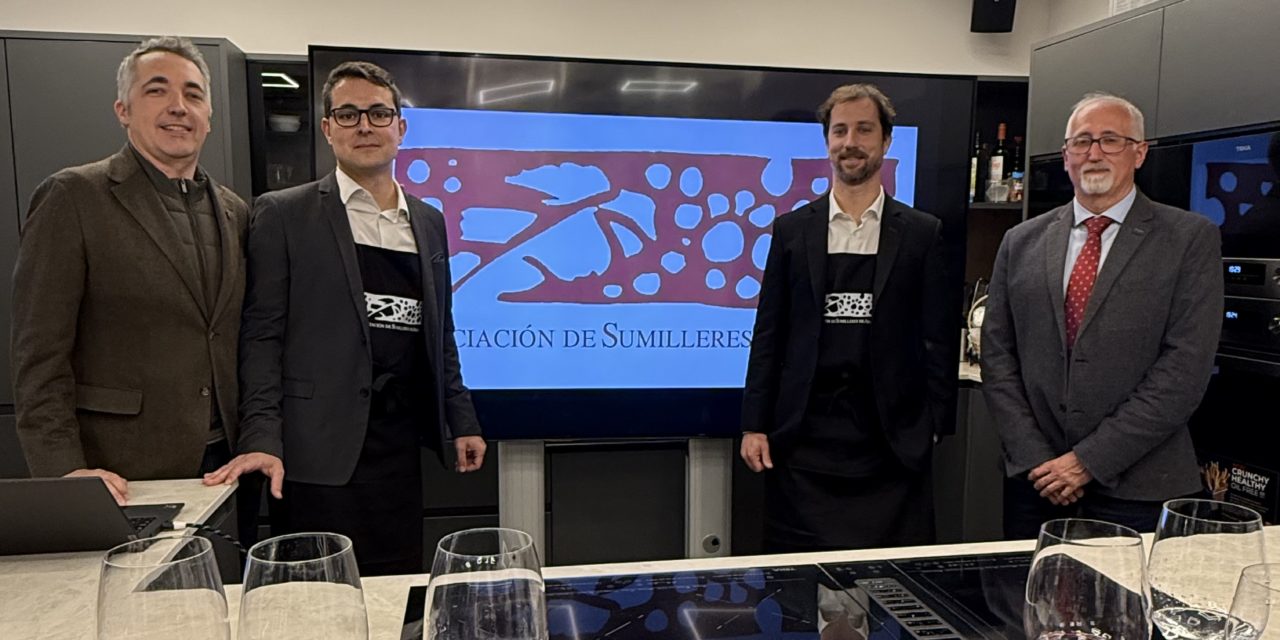 Diego Mur y Alberto Anadón representarán a Aragón en el concurso nacional de sumilleres