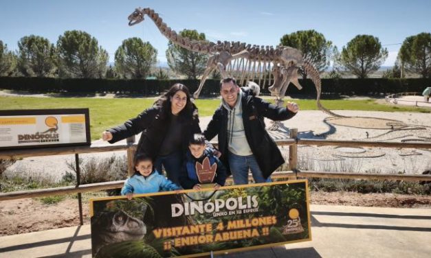 Dinópolis alcanza su visitante 4 millones y lo premia regalándole su viaje soñado