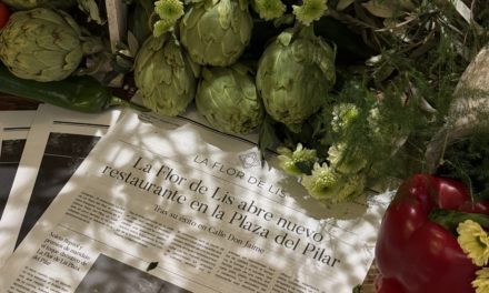 La cantante zaragozana Begut inaugura La Flor de Lis de la plaza del Pilar
