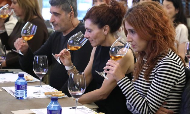 La Muestra de Garnachas llena, un año más,  el aforo del Gran Hotel con una destacada presencia  de público joven