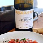 Mar y montaña: el Chardonnay de Bodega Pirineos conquista la ruta del Atún de Zahara
