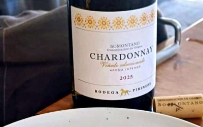 Mar y montaña: el Chardonnay de Bodega Pirineos conquista la ruta del Atún de Zahara