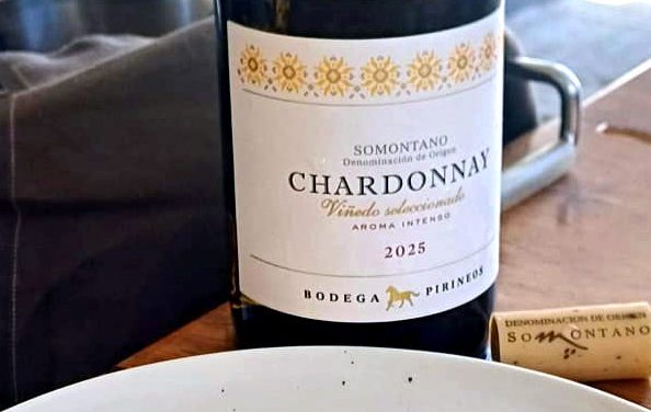 Mar y montaña: el Chardonnay de Bodega Pirineos conquista la ruta del Atún de Zahara