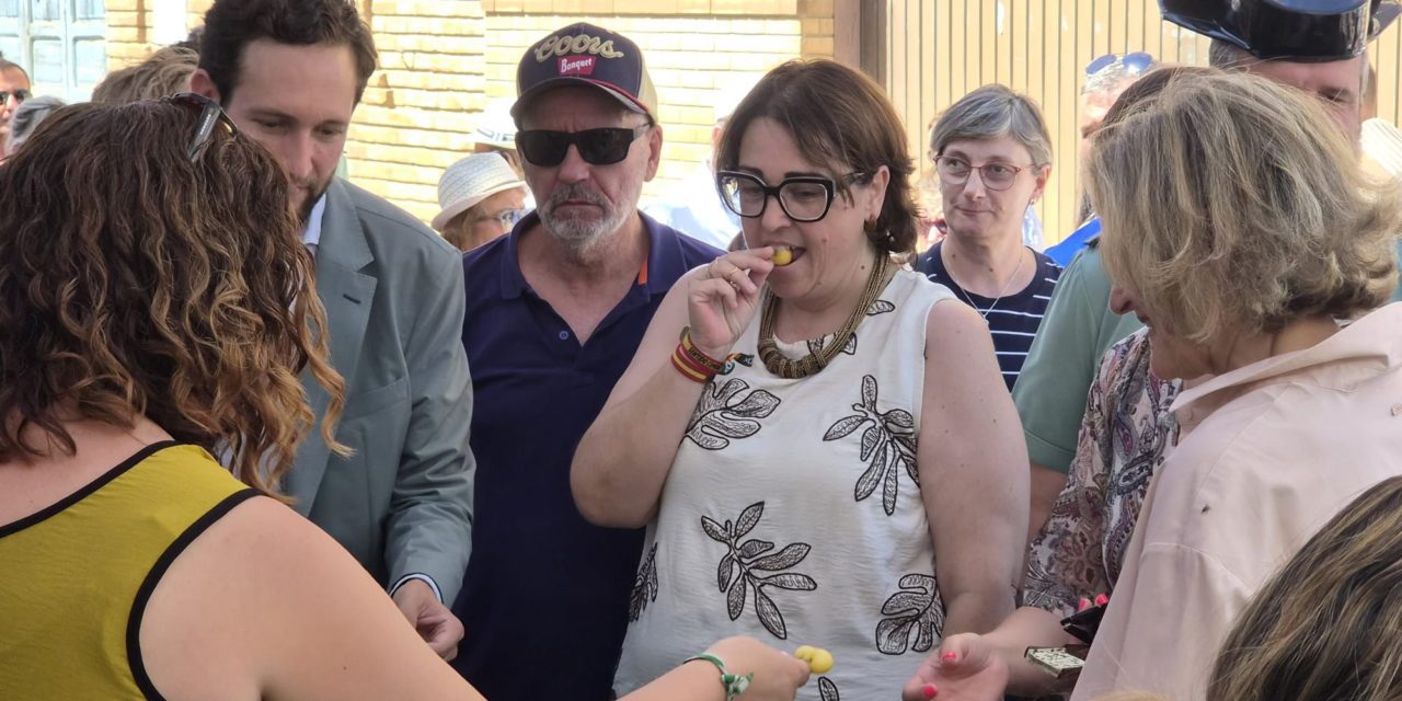 La Feria de la Cereza de Bolea celebra 25 años como escaparate del producto local y la vida en el medio rural