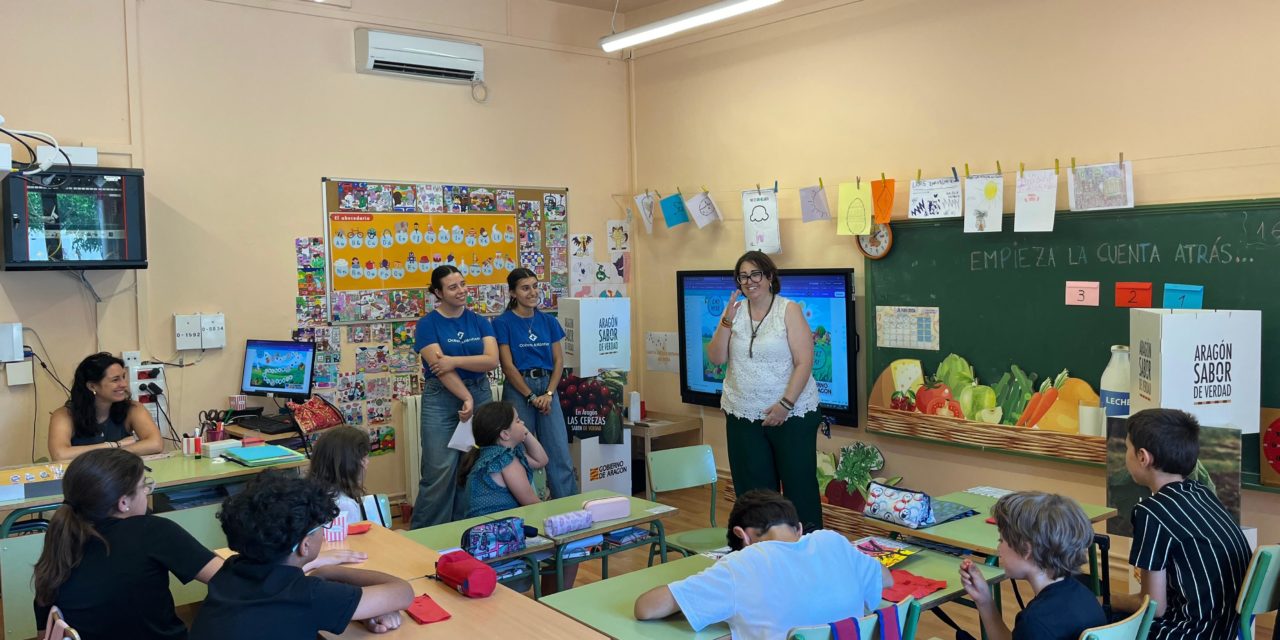 Arancha Simón participa en un taller escolar para acercar la fruta de Aragón y los hábitos saludables a los más pequeños