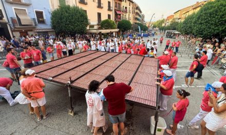La Longaniza de Graus supera su récord Guinness y alcanza los 915,86 metros