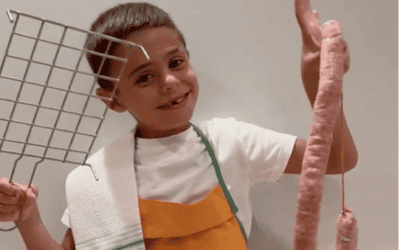 Rodrigo Cereza Lanau, seis años, se convierte en el primer Tastador Infantil de la historia de la Fiesta de la Longaniza de Graus