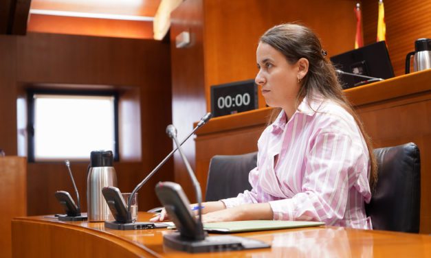 María Nogueras defiende en las Cortes un modelo turístico competitivo y arraigado en el territorio aragonés