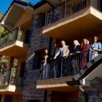 El presidente Azcón inaugura en Villanúa las 23 primeras viviendas públicas destinadas a trabajadores del sector turístico