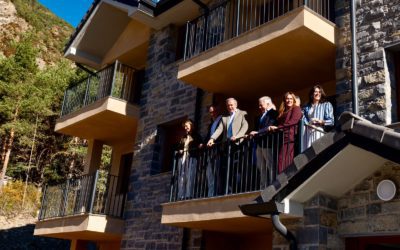 El presidente Azcón inaugura en Villanúa las 23 primeras viviendas públicas destinadas a trabajadores del sector turístico